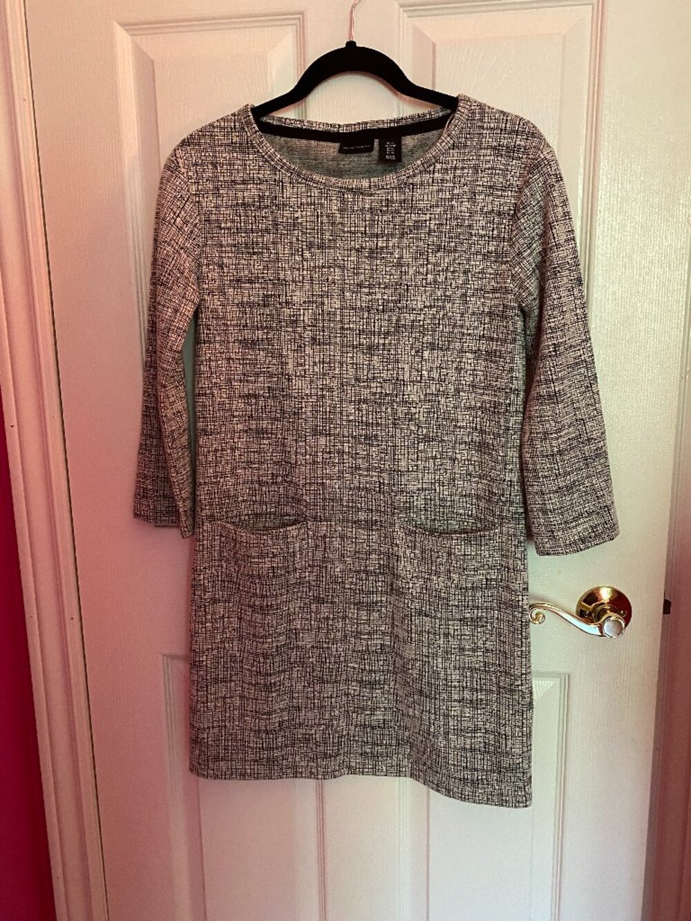 Beautiful Fall Dress with front pockets!